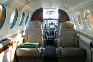 <h3> ようこそ！</h3>    <a href="http://flyingarrows.aero">kingair200_int-1</a> 