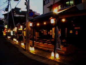 夜だ宴会へごー Goto the de-briefing.