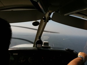 東京湾は700フィートで通過します。 東京湾は700フィートで通過します。